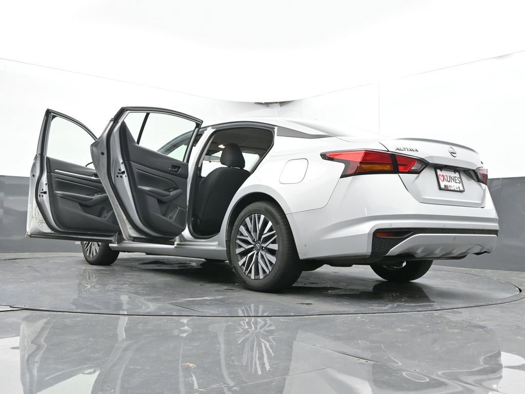 Used 2023 Nissan Altima 2.5 SV FWD image 74