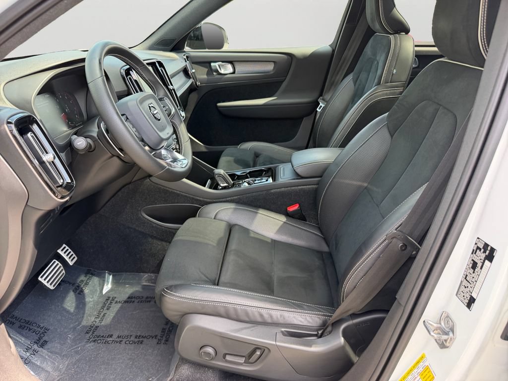 Used 2020 Volvo XC40 T5 R-Design w/ Protection Package Premier AWD/4WD image 16