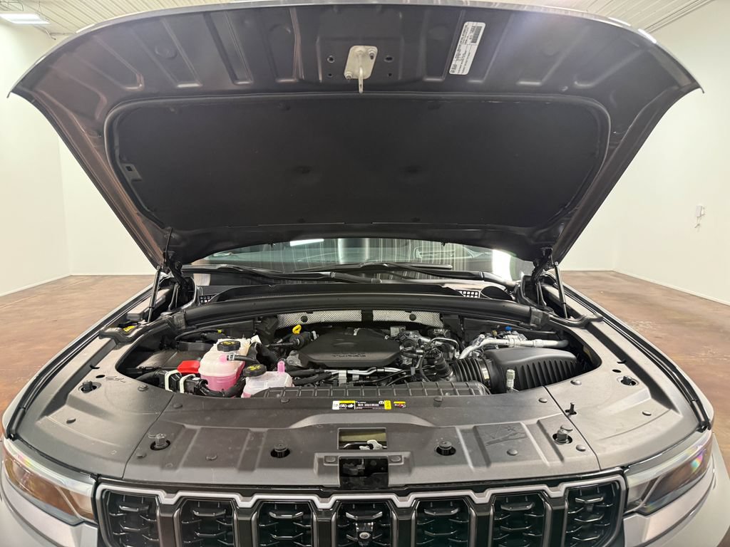 Used 2026 Jeep Grand Cherokee L Summit w/ Obsidian Package AWD/4WD image 19