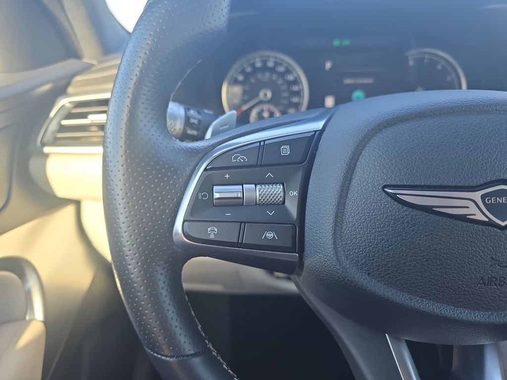 Used 2025 Genesis G70 2.5T image 17