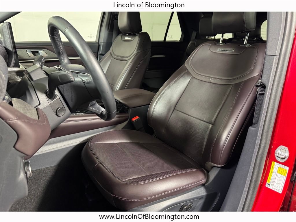 Used 2025 Ford Explorer Platinum AWD/4WD image 17