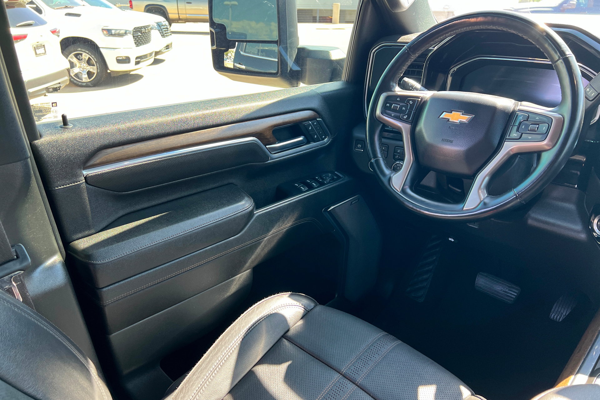 Used 2024 Chevrolet Silverado 3500 High Country w/ High Country Premium Package AWD/4WD image 12