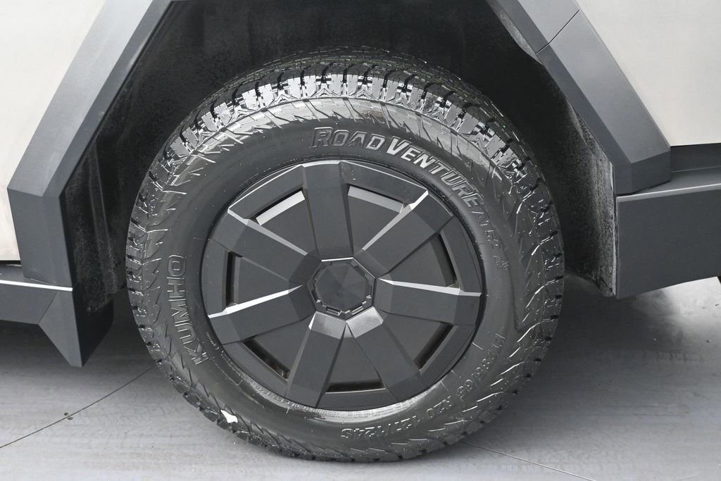 Used 2024 Tesla Cybertruck AWD Crew Cab image 36