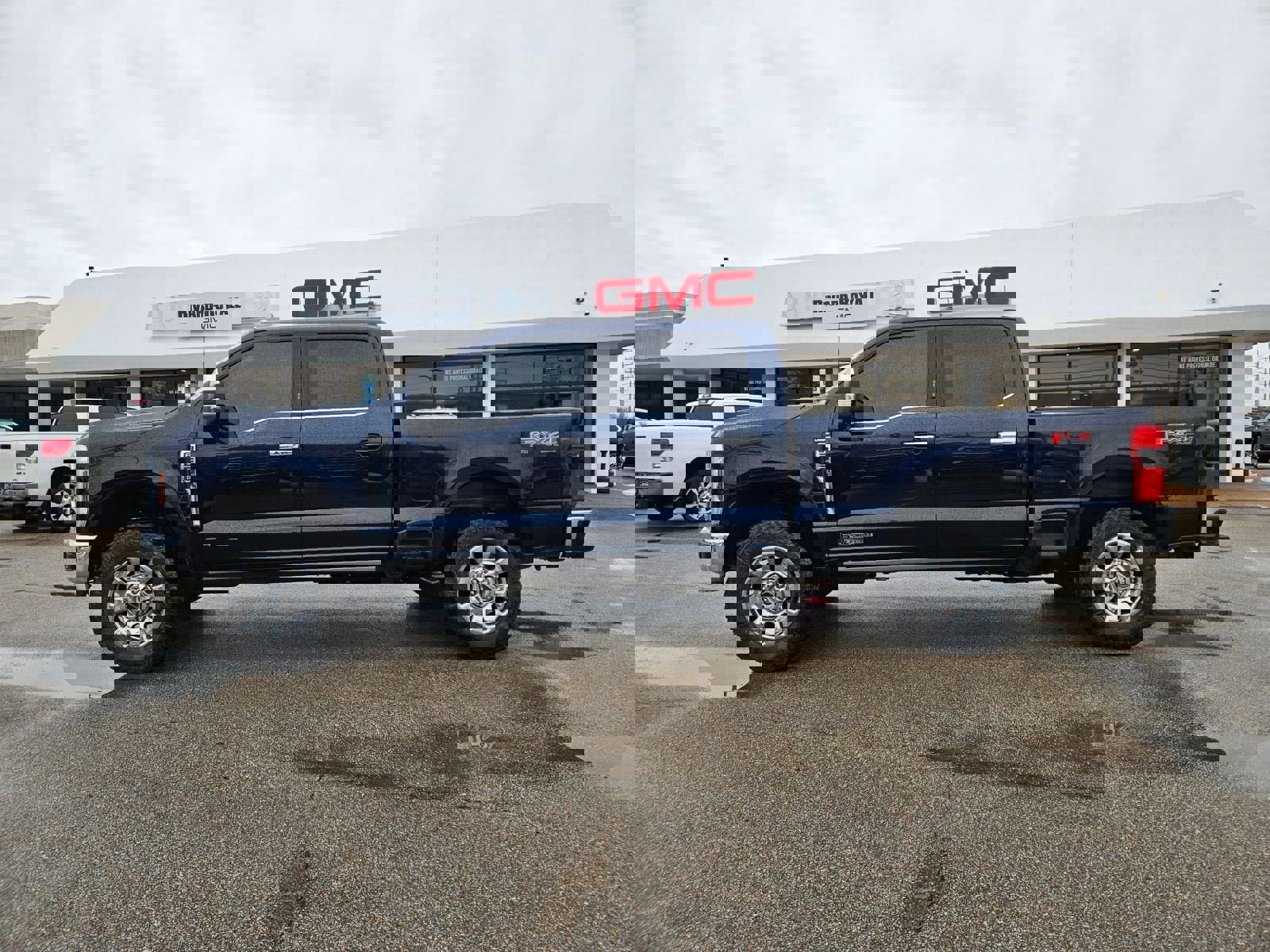 Used 2024 Ford F250 Lariat w/ Chrome Package image 2