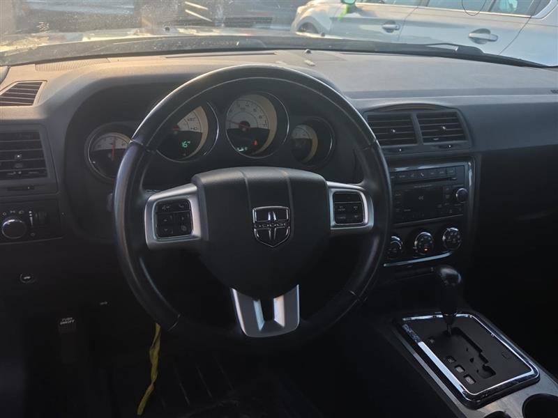 Used 2014 Dodge Challenger SXT RWD image 4