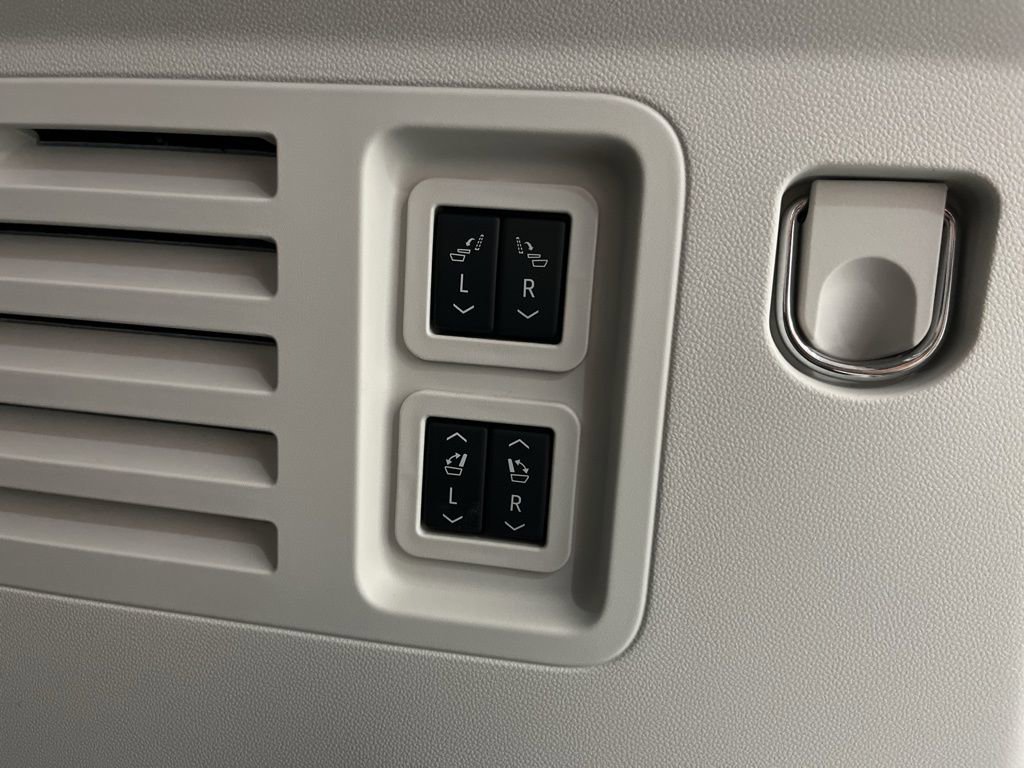 Used 2025 Buick Enclave Avenir w/ Super Cruise Package image 16