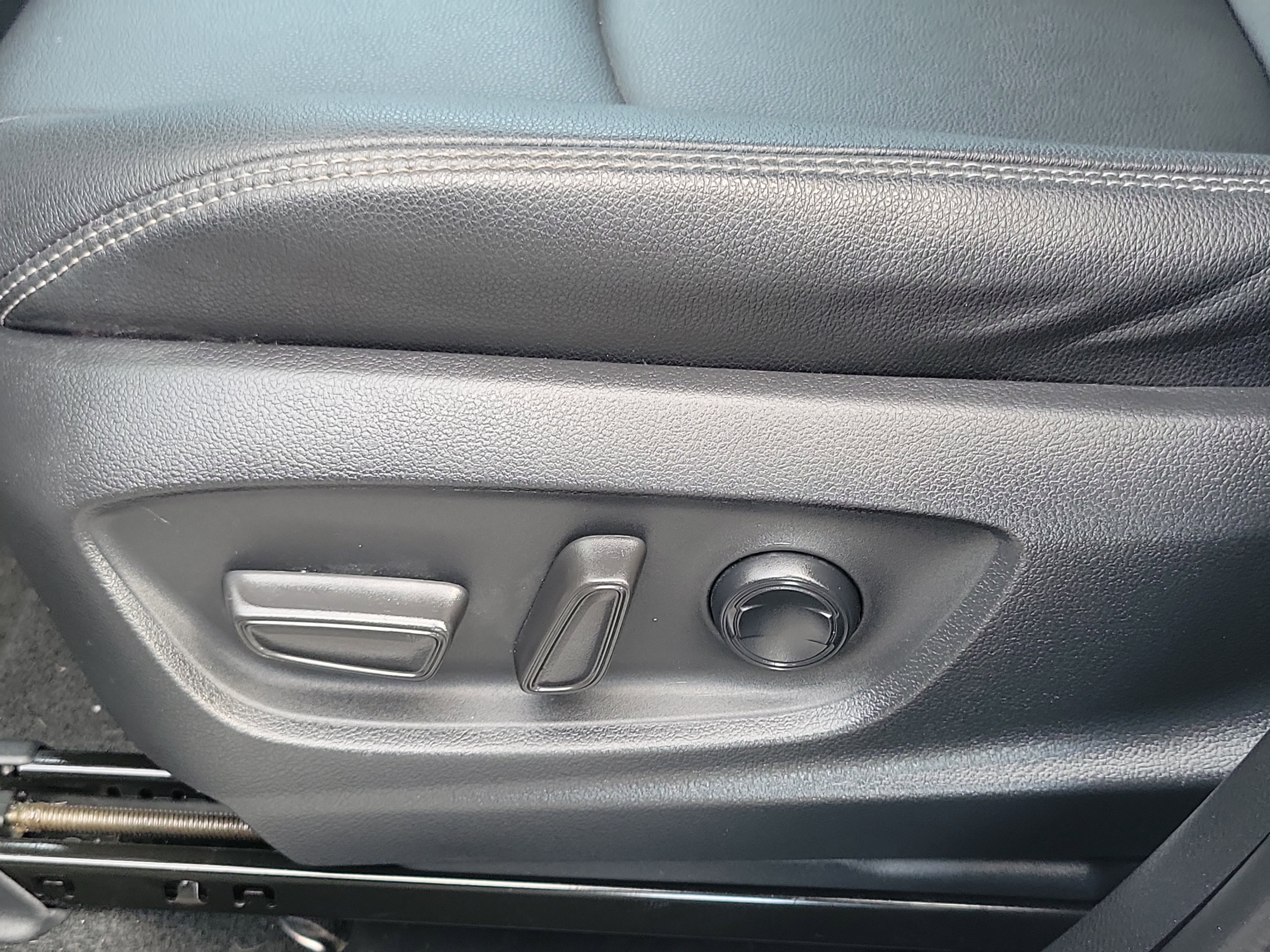 Used 2023 Toyota Corolla Cross XLE image 17