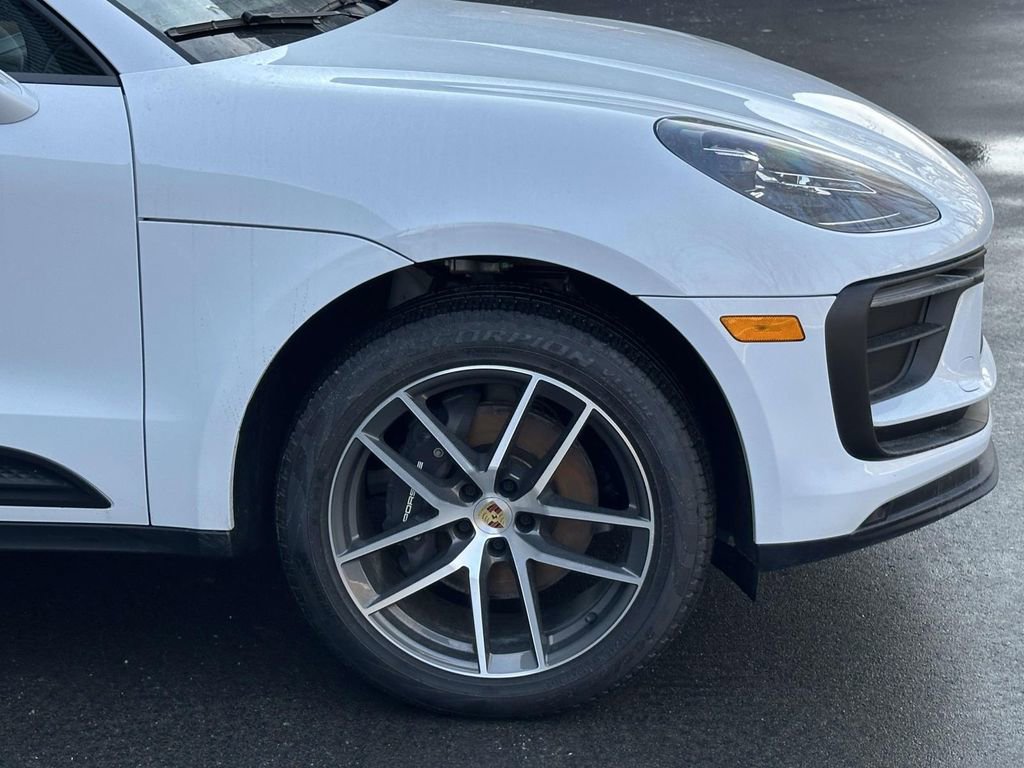 Certified 2025 Porsche Macan image 9
