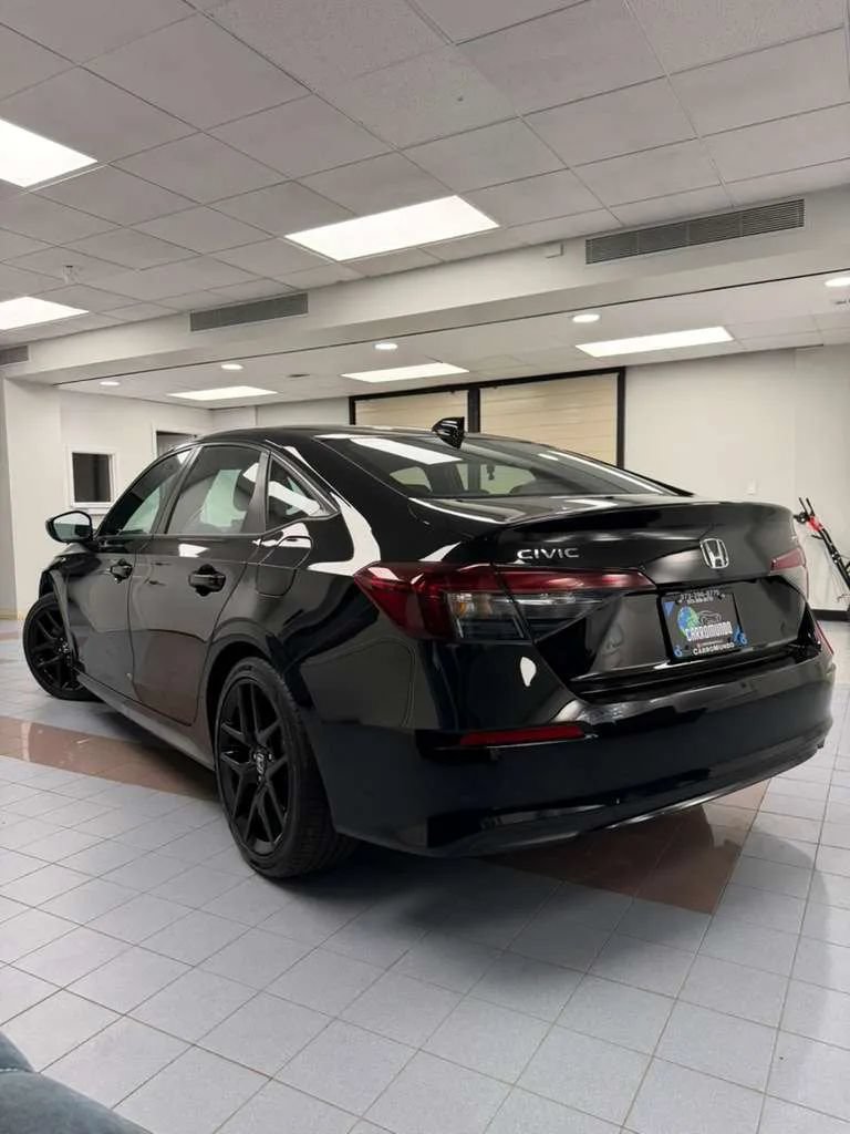 Used 2025 Honda Civic Sport image 4