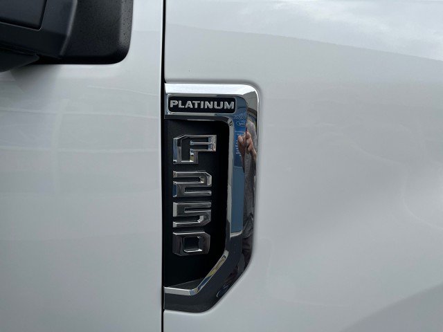 Used 2022 Ford F250 Platinum w/ FX4 Off-Road Package AWD/4WD image 4