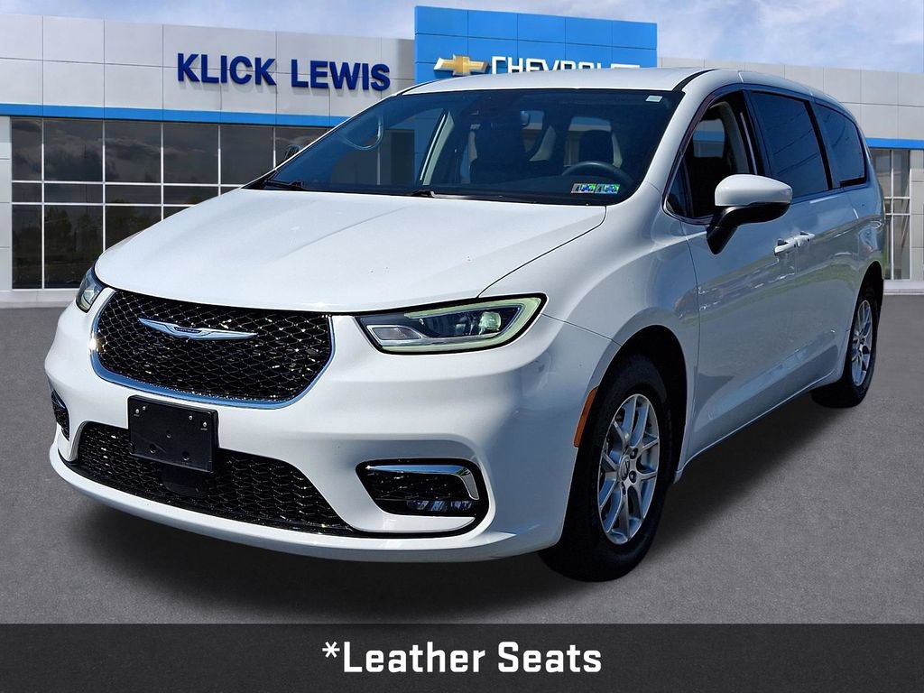 Used 2023 Chrysler Pacifica Touring-L FWD video 3