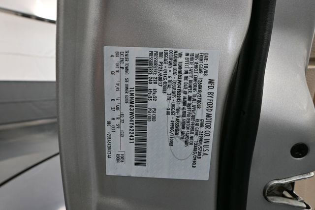 Used 2004 Lincoln Town Car Ultimate RWD image 41