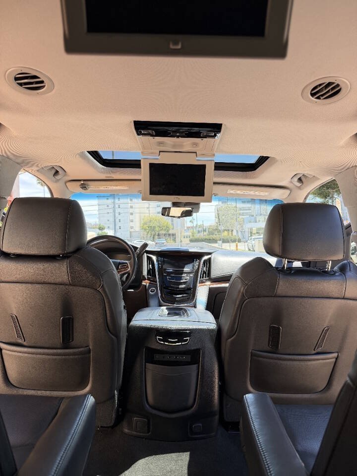 Used 2018 Cadillac Escalade ESV Luxury RWD image 29