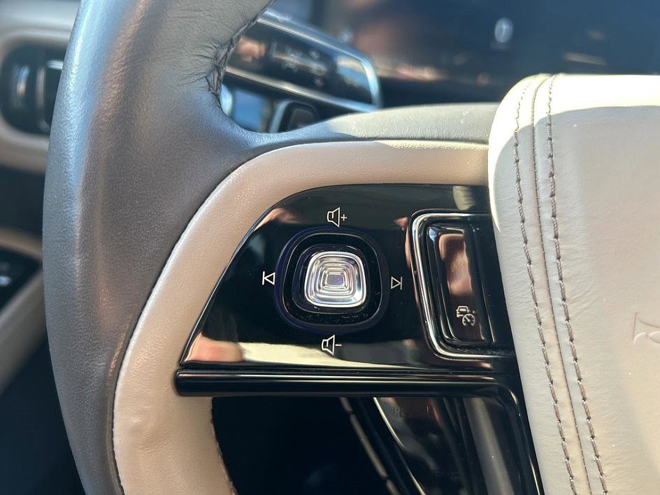 Used 2023 Lincoln Aviator Reserve w/ Equipment Group 201A image 17