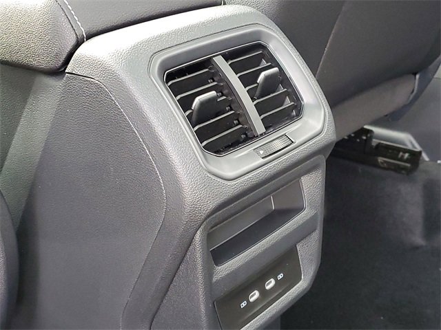 New 2026 Volkswagen Taos SE image 11