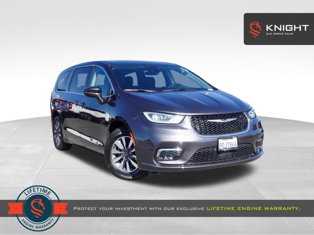 Used 2022 Chrysler Pacifica Touring-L image 1