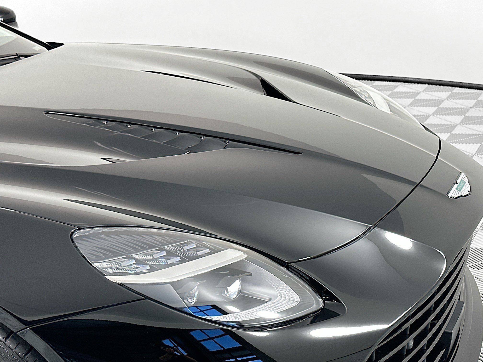 New 2026 Aston Martin Vanquish RWD image 31