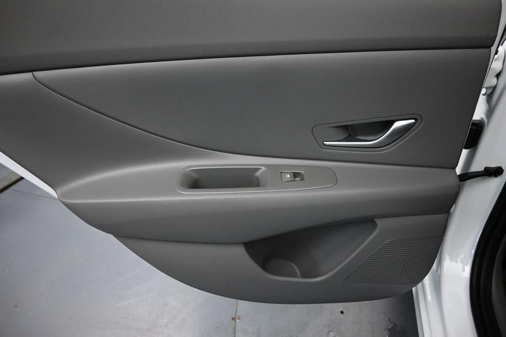 New 2026 Hyundai Elantra SE FWD image 24