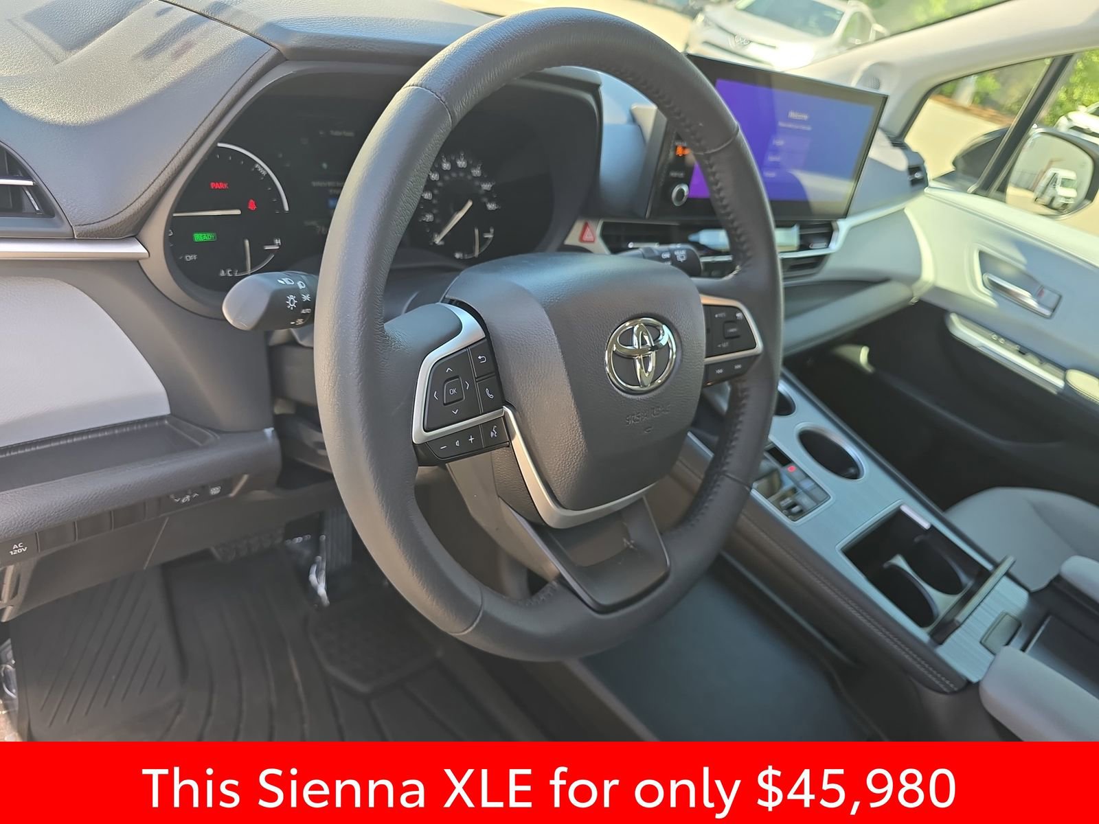 Used 2025 Toyota Sienna XLE w/ XLE Plus Package FWD image 24