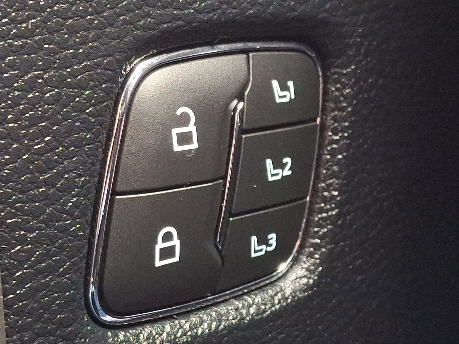 Used 2019 Ford F250 Lariat w/ Lariat Ultimate Package AWD/4WD image 26