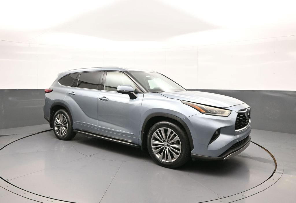 Certified 2020 Toyota Highlander Platinum w/ Preferred Accessory Package AWD/4WD image 4