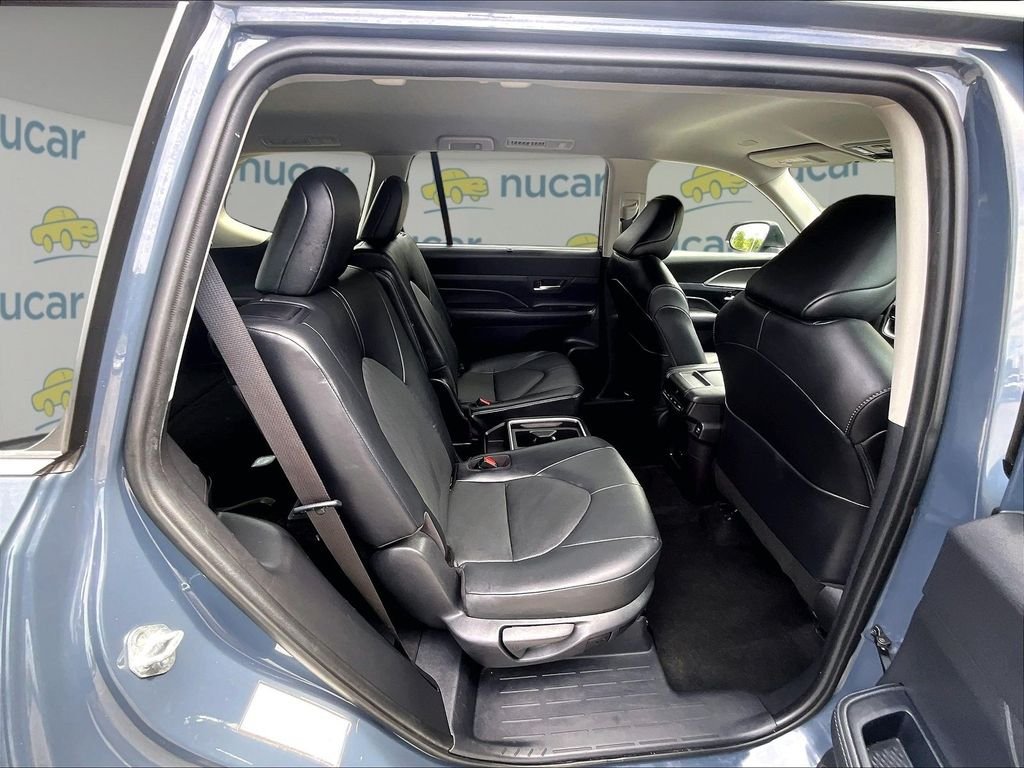 Used 2025 Toyota Grand Highlander AWD image 16
