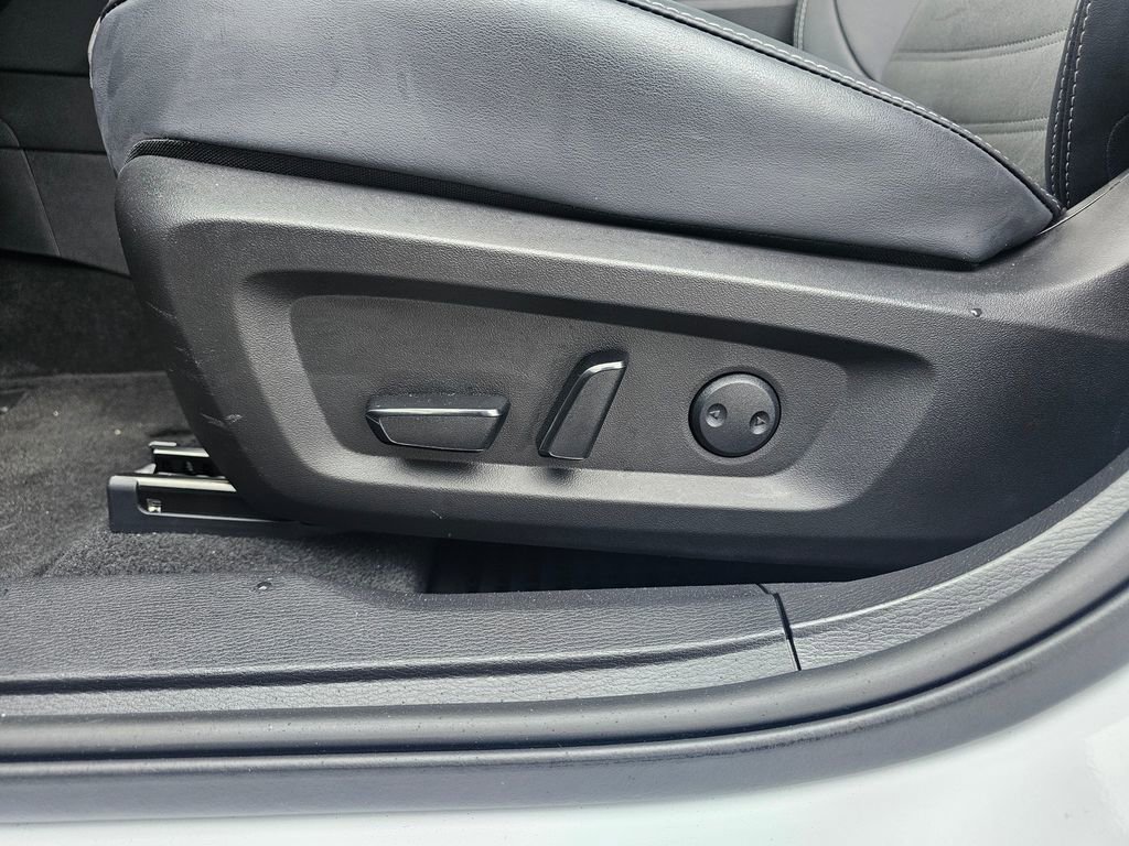 Used 2024 Mitsubishi Outlander SE image 15