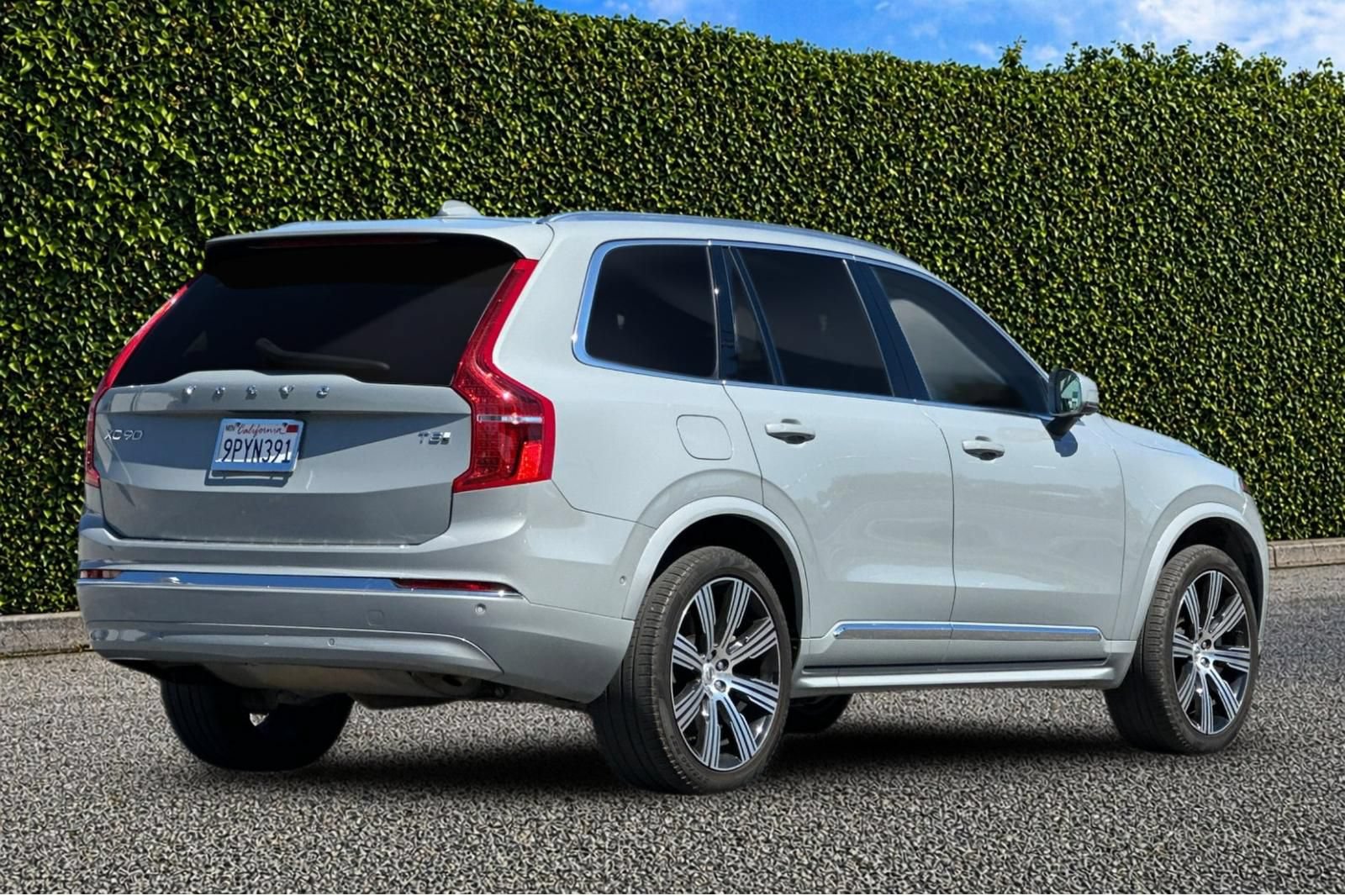 Used 2025 Volvo XC90 T8 Plus w/ Protection Package Premier AWD/4WD image 4