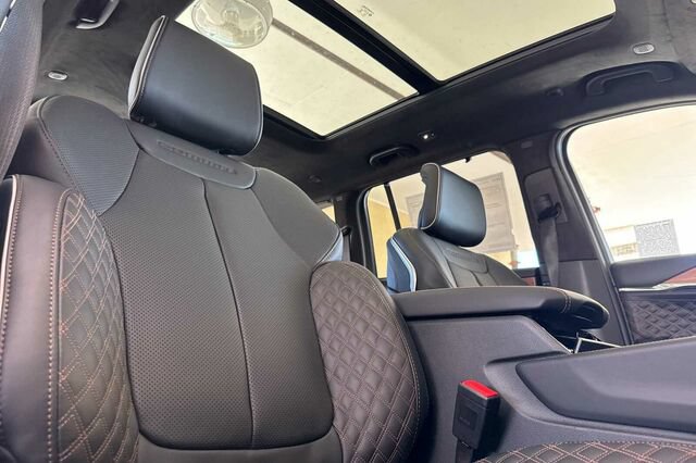 New 2026 Jeep Grand Cherokee Summit w/ Obsidian Package AWD/4WD image 14