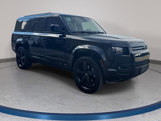 Used 2025 Land Rover Defender 130 X-Dynamic SE image 3