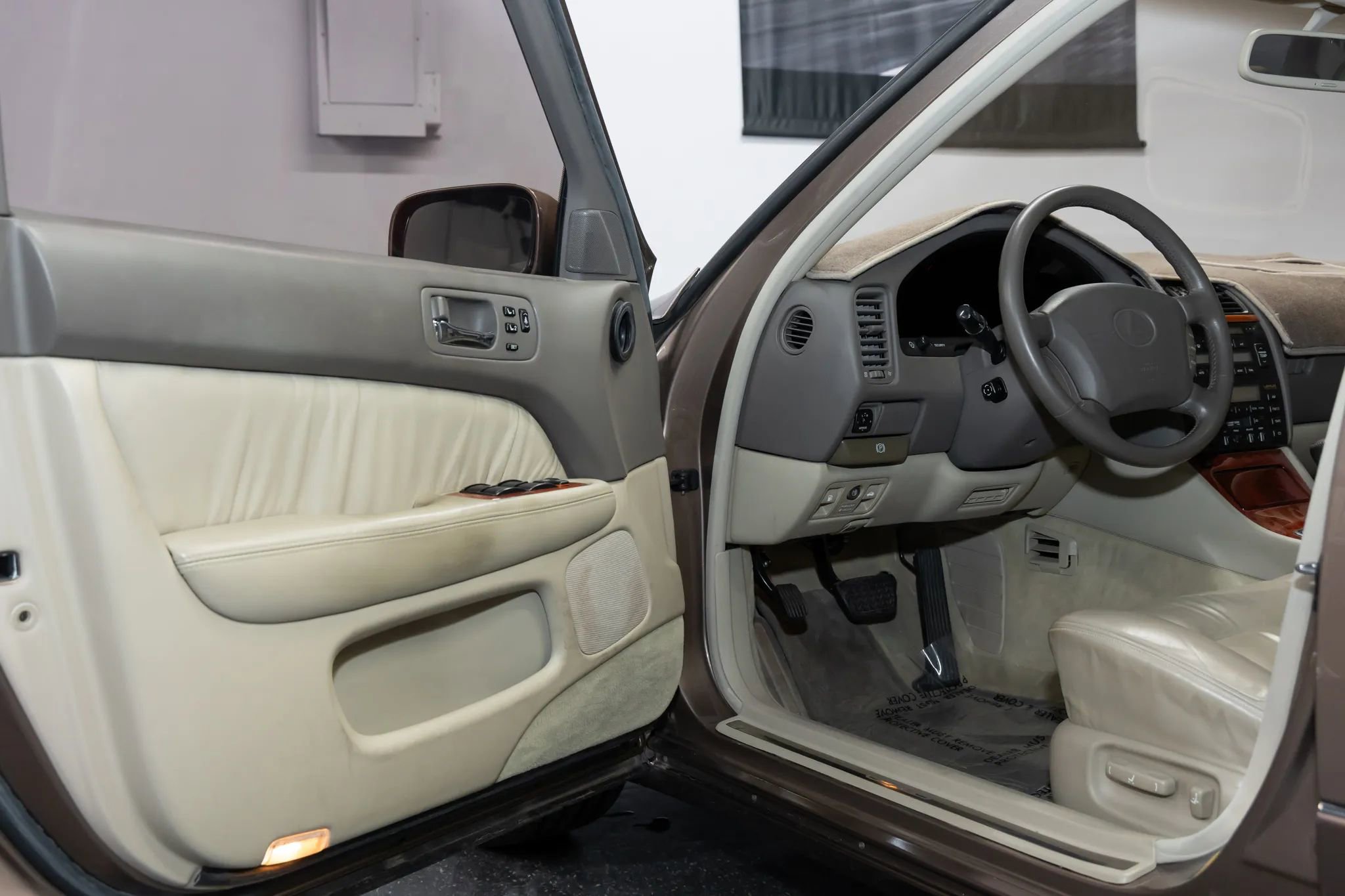 Used 1998 Lexus LS 400 image 10