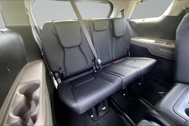 Used 2026 Kia Carnival EX FWD image 25