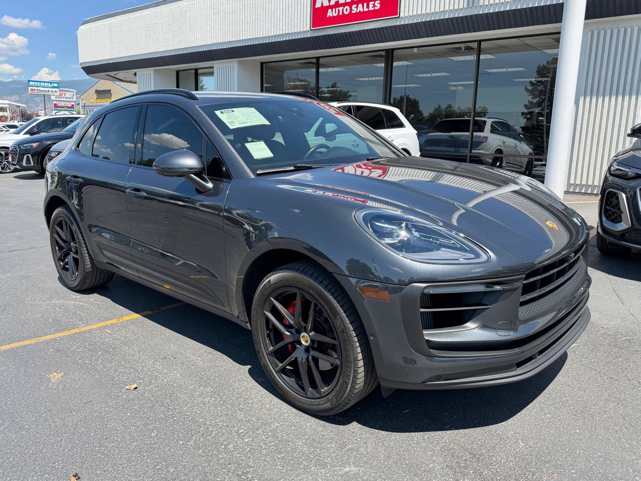 Used 2022 Porsche Macan S w/ Premium Package Plus AWD/4WD image 2