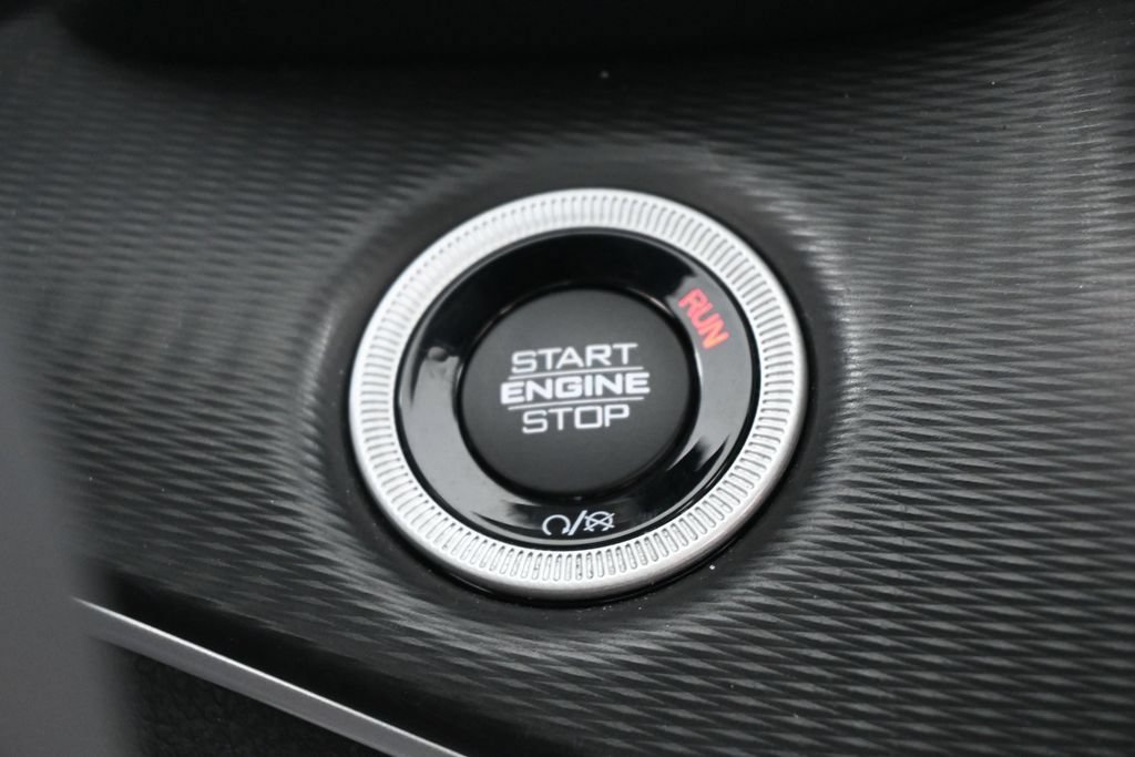 Used 2024 Jeep Grand Cherokee Altitude RWD image 28