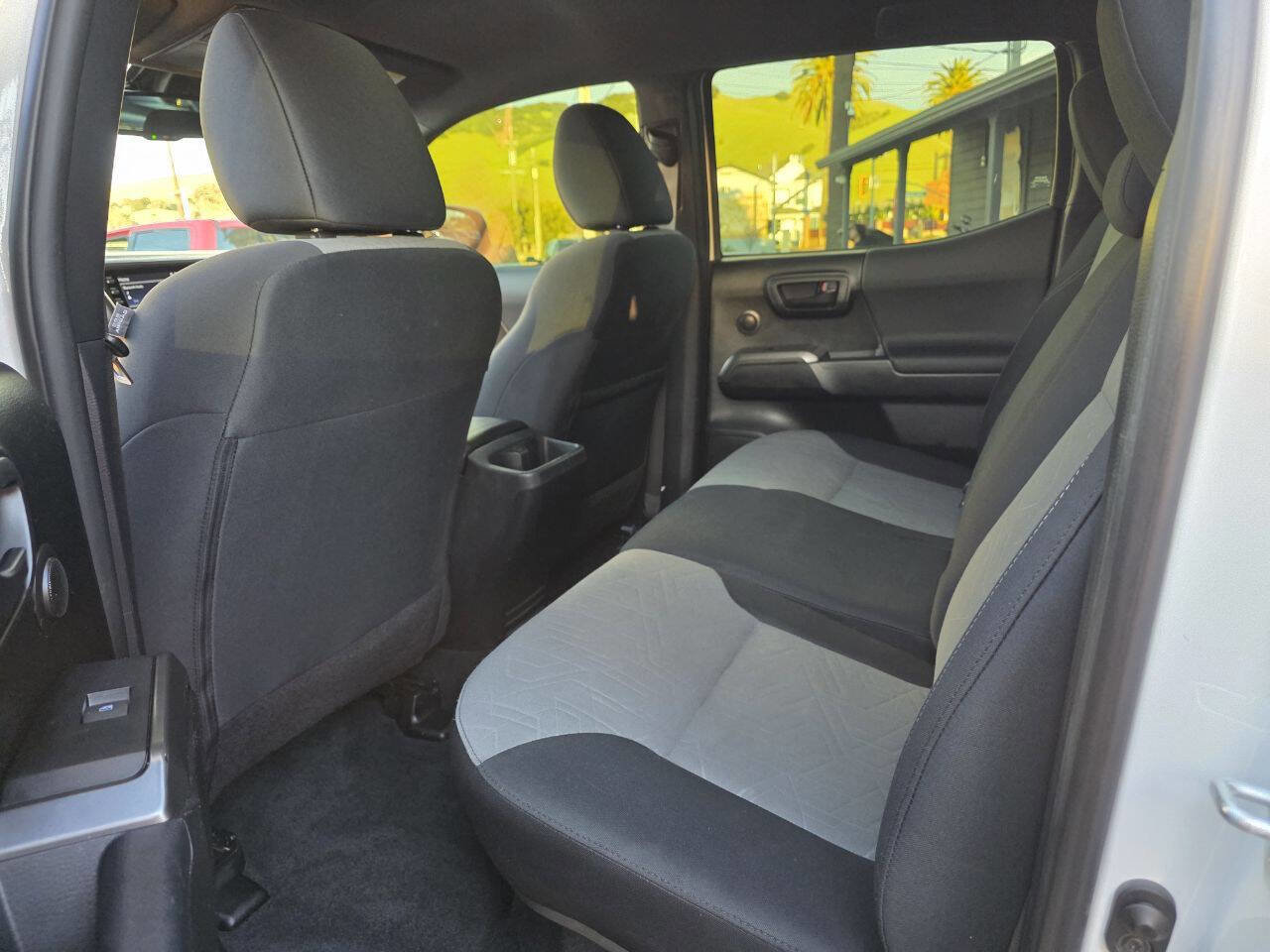 Used 2021 Toyota Tacoma TRD Sport w/ Technology Package image 9