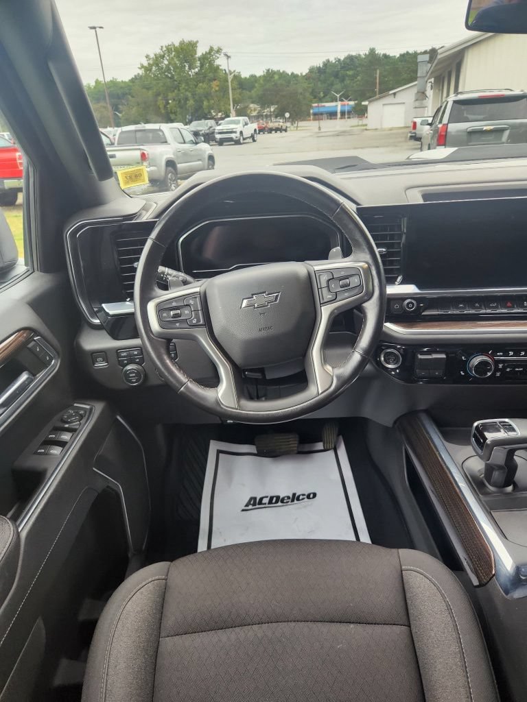 Used 2022 Chevrolet Silverado 1500 LT Trail Boss w/ LPO, Dark Essentials Package AWD/4WD image 10