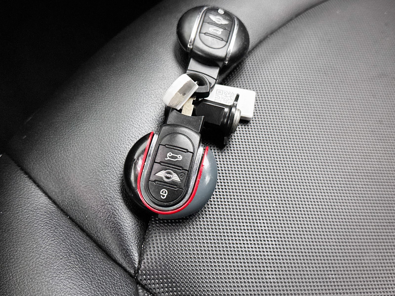 Used 2017 MINI Cooper 4-Door Hardtop FWD image 32