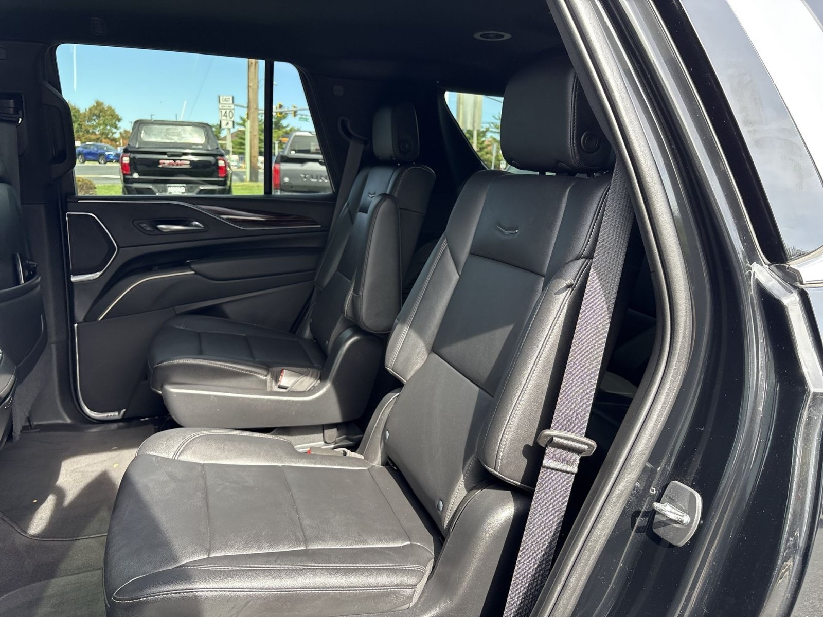 Used 2023 Cadillac Escalade Luxury AWD/4WD image 24