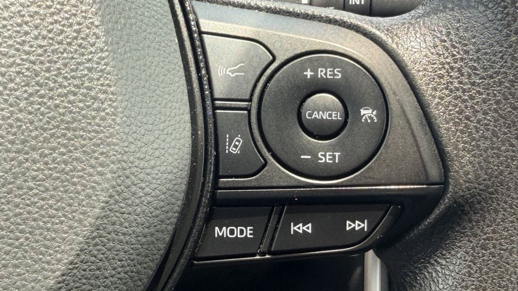 Used 2025 Toyota RAV4 XLE FWD image 19