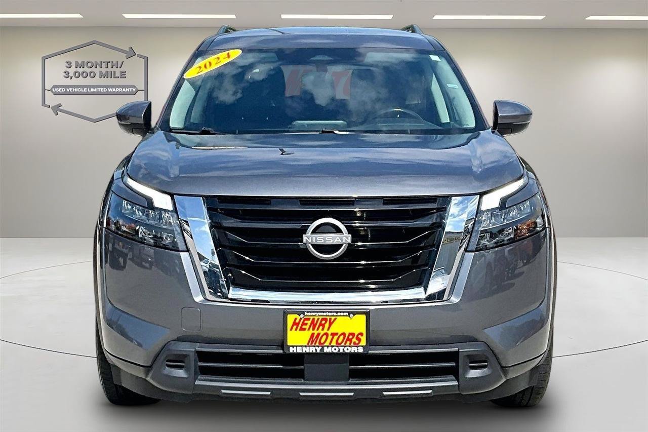 Used 2024 Nissan Pathfinder SV AWD/4WD image 2