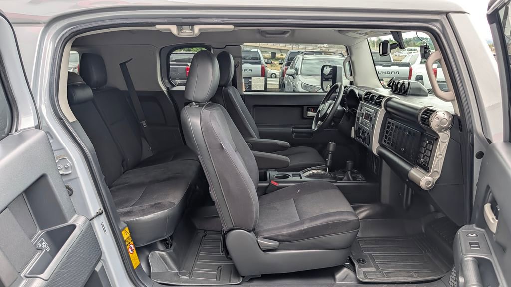 Used 2014 Toyota FJ Cruiser 4WD w/ Convenience Package image 16