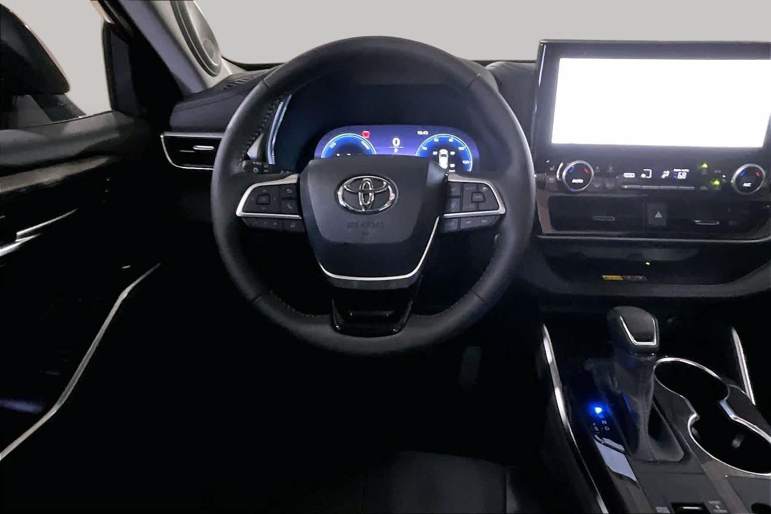 Used 2026 Toyota Highlander Platinum AWD/4WD image 5