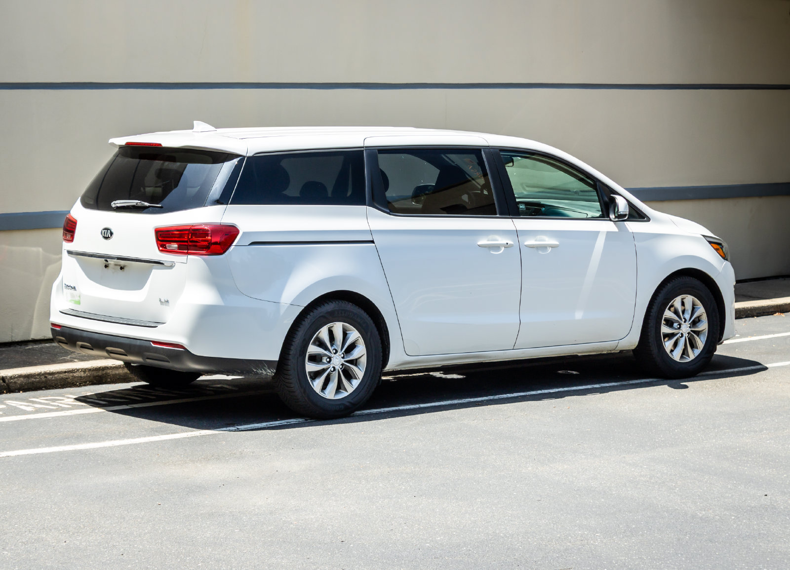 Used 2020 Kia Sedona LX FWD image 8