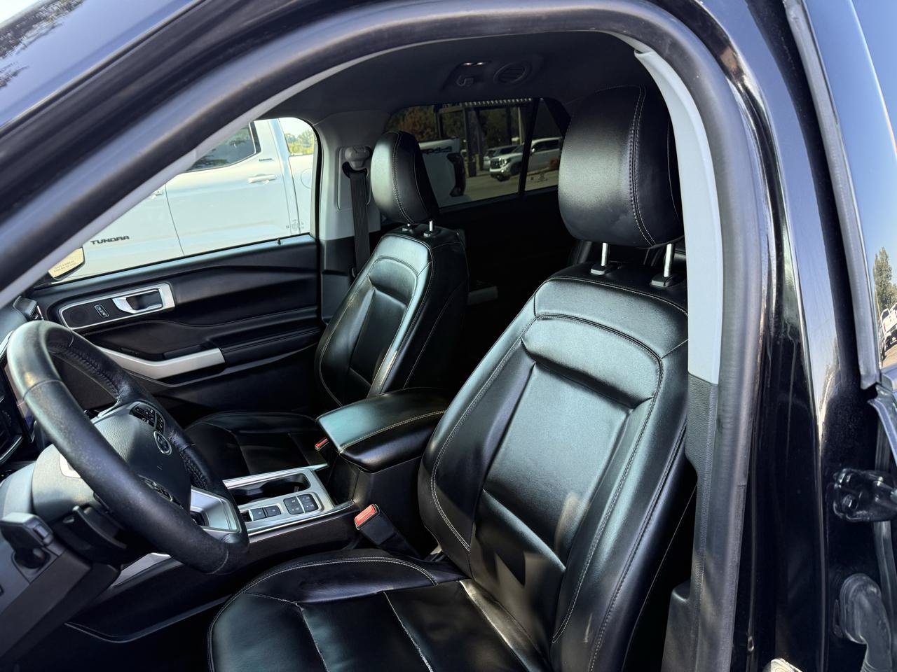 Used 2021 Ford Explorer XLT w/ Equipment Group 202A RWD image 11