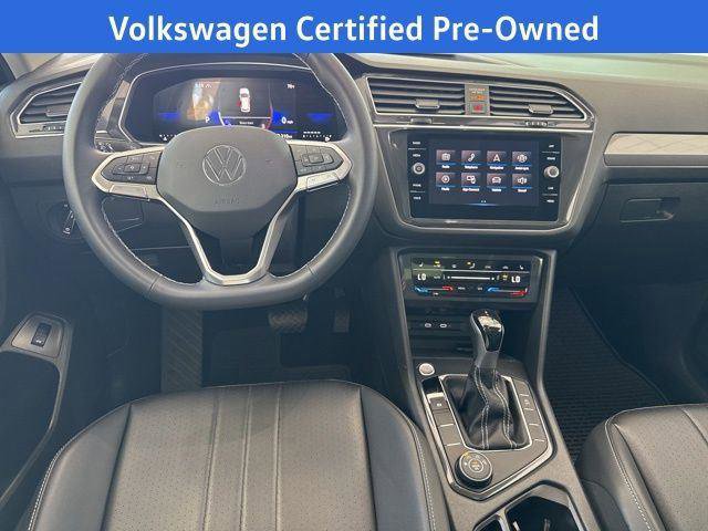 Used 2024 Volkswagen Tiguan SE w/ Panoramic Sunroof Package AWD/4WD image 17