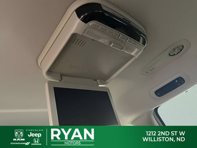 Used 2018 Chrysler Pacifica Touring-L FWD image 37