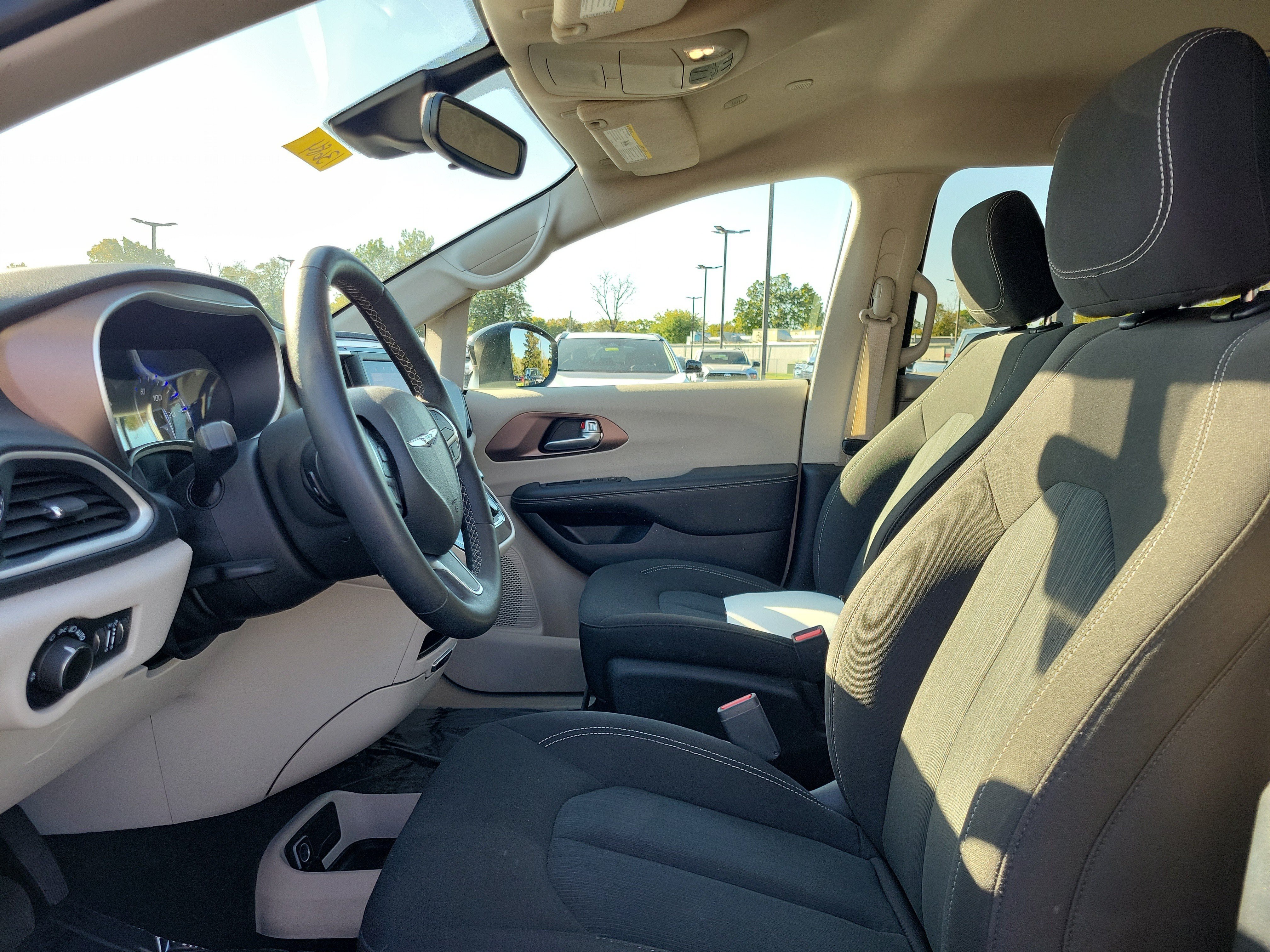 Used 2024 Chrysler Voyager LX FWD image 15
