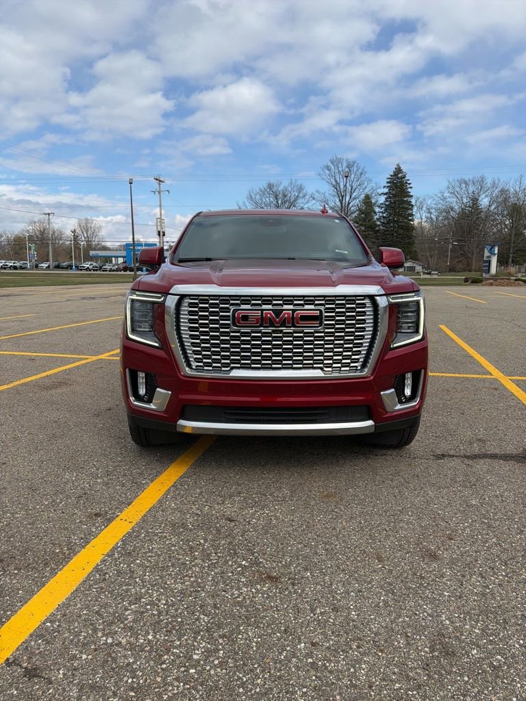 Used 2023 GMC Yukon XL Denali image 2
