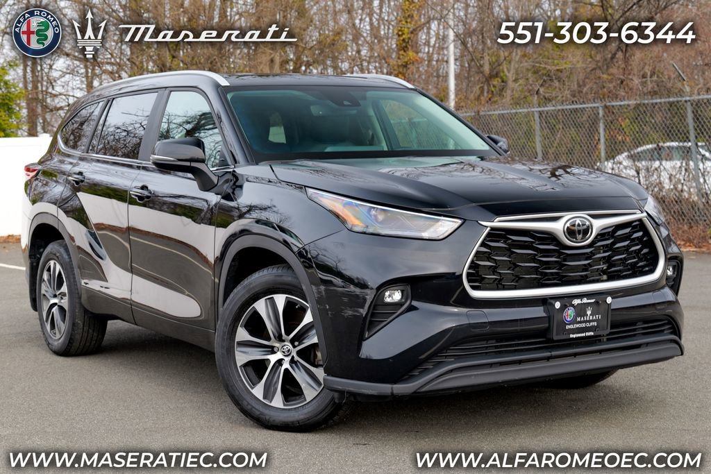 Used 2023 Toyota Highlander XLE AWD/4WD image 1