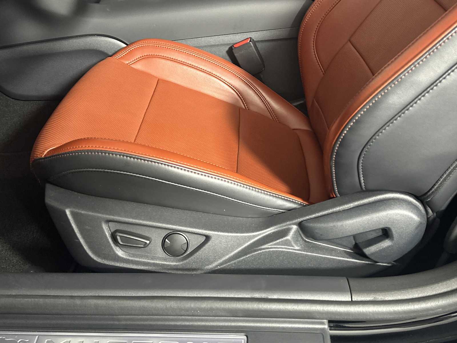 Used 2025 Ford Mustang GT Premium image 9